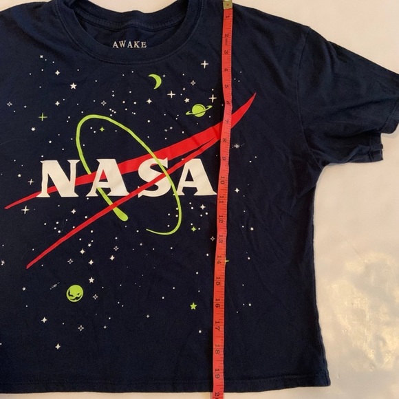 Awake Woman’s Cropped NASA T-Shirt Size Large - Picture 5 of 6